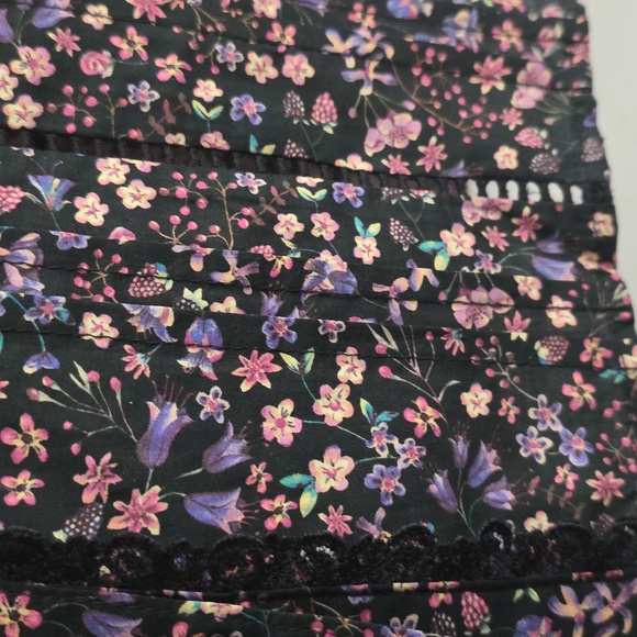 J. Crew Lace-trim Button-up in Liberty® Strawberry Floral - Picture 6 of 9